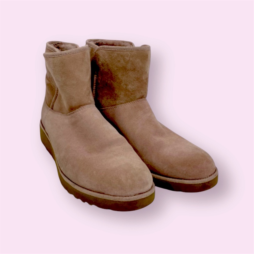 UGG KRISTIN WATER
RESISTANT SUEDE BOOTS LIKE NEW! WOMEN’S SIZE 10 - Picture 3 of 5